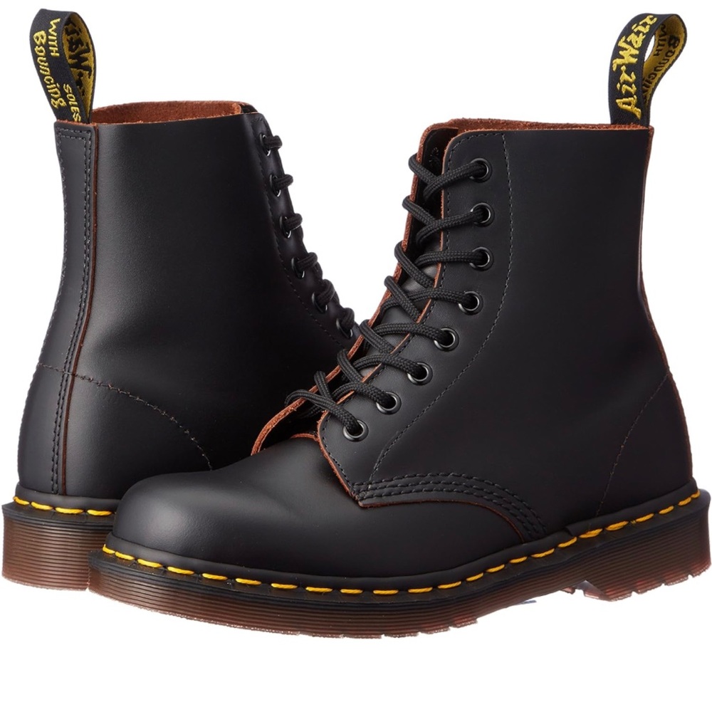 Dr Martens Leathe - 8 (14 total) eyehole boots / Men’s 11. BLACK . Worn once
